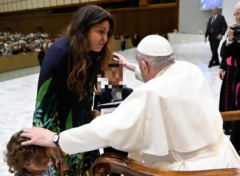 FRANCESCA CHAOUQUI E PAPA FRANCESCO 