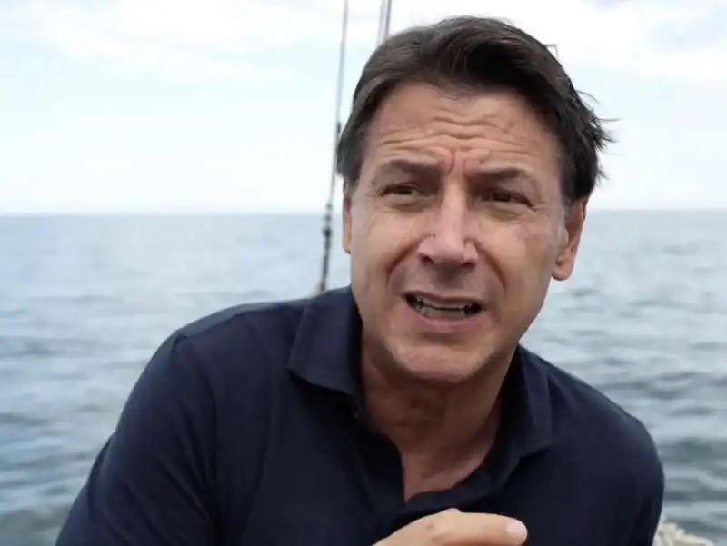 giuseppe conte in barca con i pescatori di san benedetto del tronto   1