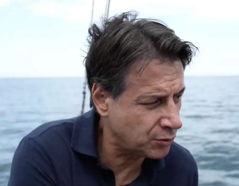 giuseppe conte in barca con i pescatori di san benedetto del tronto   2