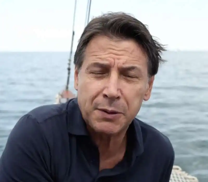 giuseppe conte in barca con i pescatori di san benedetto del tronto   4