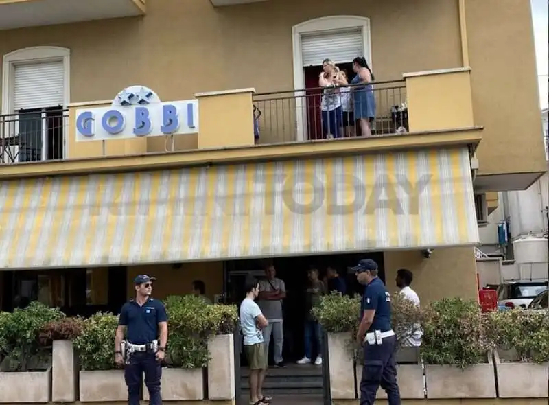 hotel gobbi rimini polizia