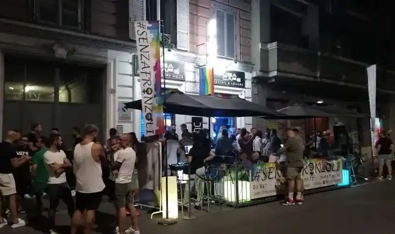 IL LOCALE GAY SENZAFRONZOLI DI TORINO 