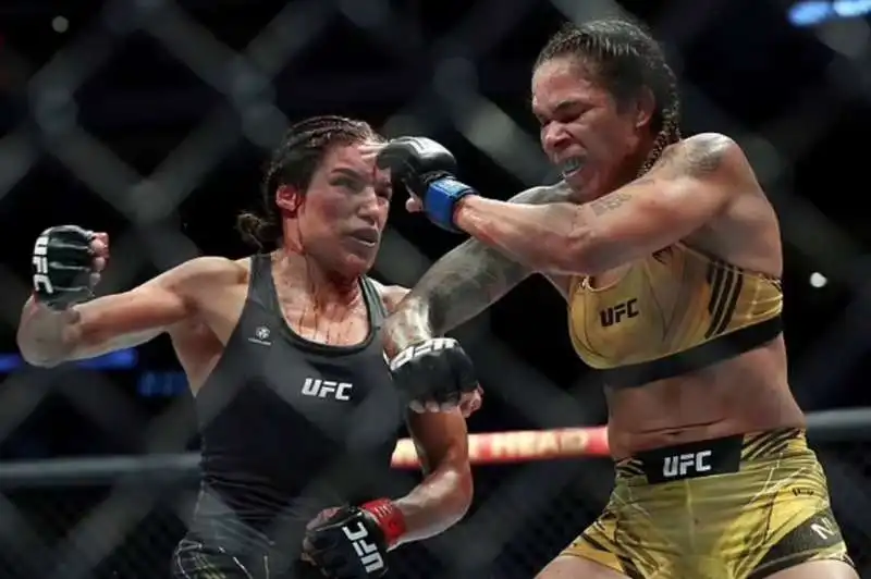 julianna pena amanda nunes 3