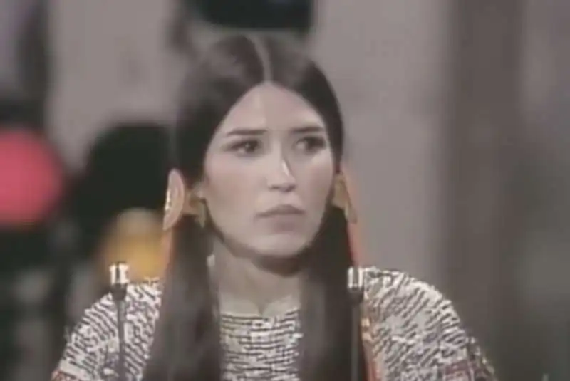  LA NATIVA AMERICANA LITTLEFEATHER CHE RIFIUTÒ L’OSCAR PER CONTO DI MARLON BRANDO