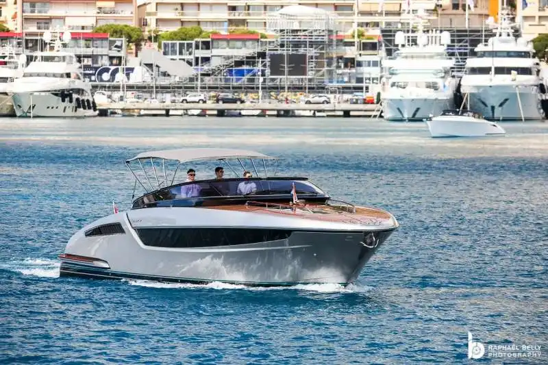 lo yacht di charles leclerc 3