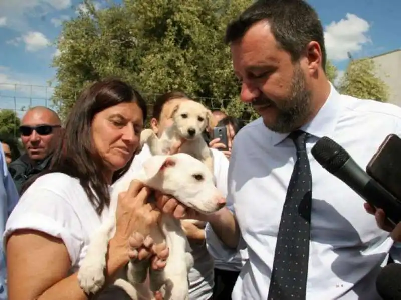 MATTEO SALVINI AL CANILE