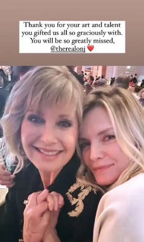 michelle pfeiffer ricorda olivia newton john 