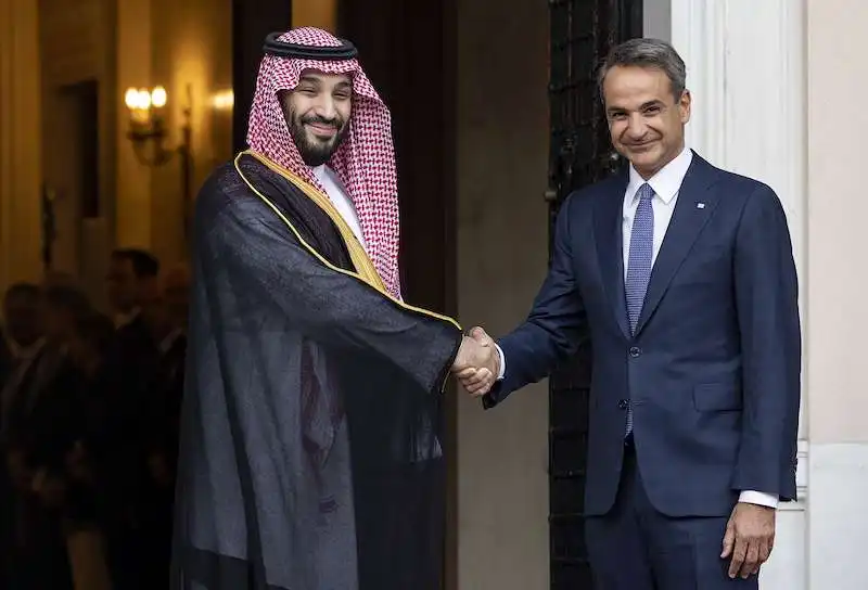 MOHAMMED BIN SALMAN E Kyriakos Mitsotakis IN GRECIA 