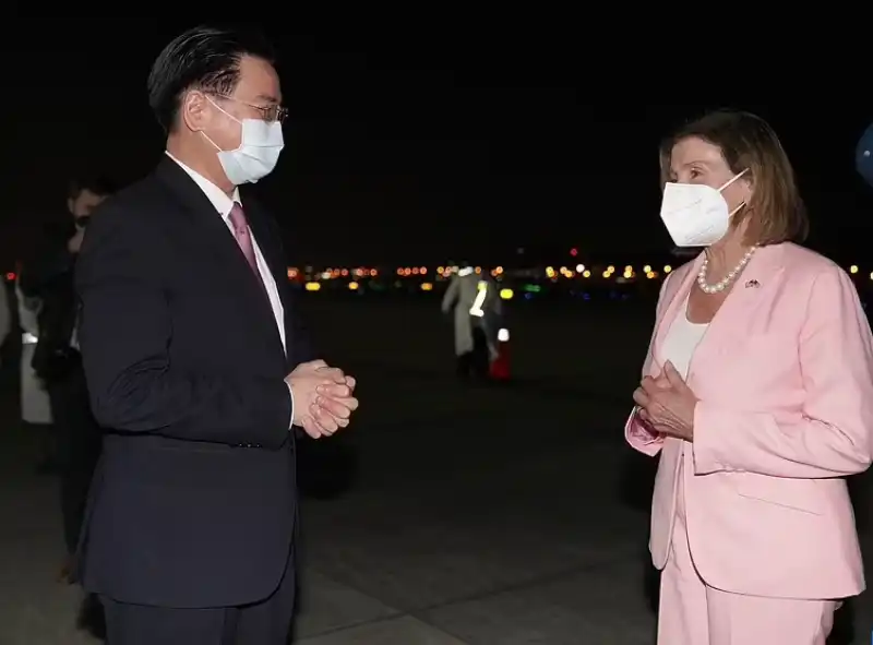 NANCY PELOSI A TAIWAN