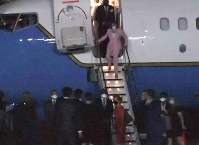 nancy pelosi arriva a taipei 