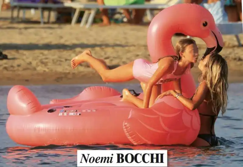 noemi bocchi con la figlia a san felice circeo 