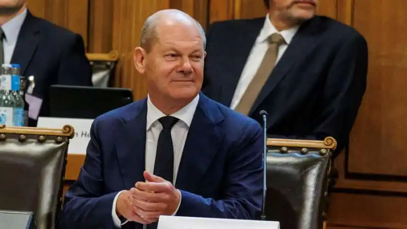 olaf scholz testimonianza su banca warburg