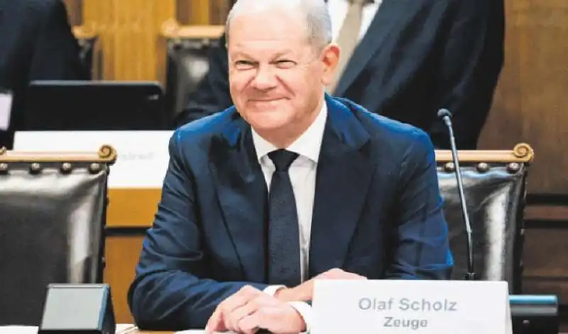 olaf scholz testimonianza su banca warburg 8