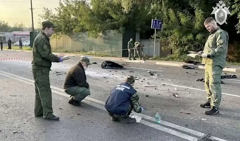 rilievi dell esercito sul luogo dell attentato a darya dugina  