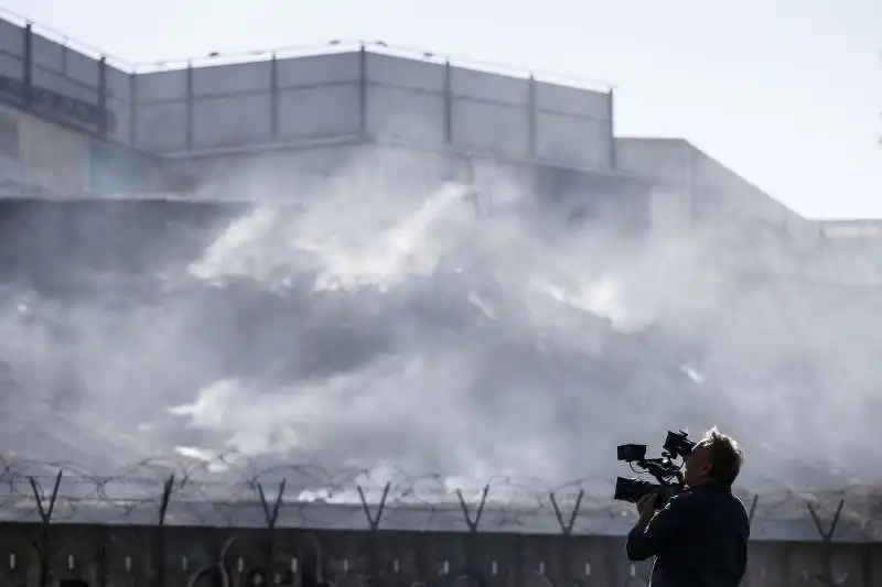 roma, incendio negli studi cinematografici di cinecitta   26