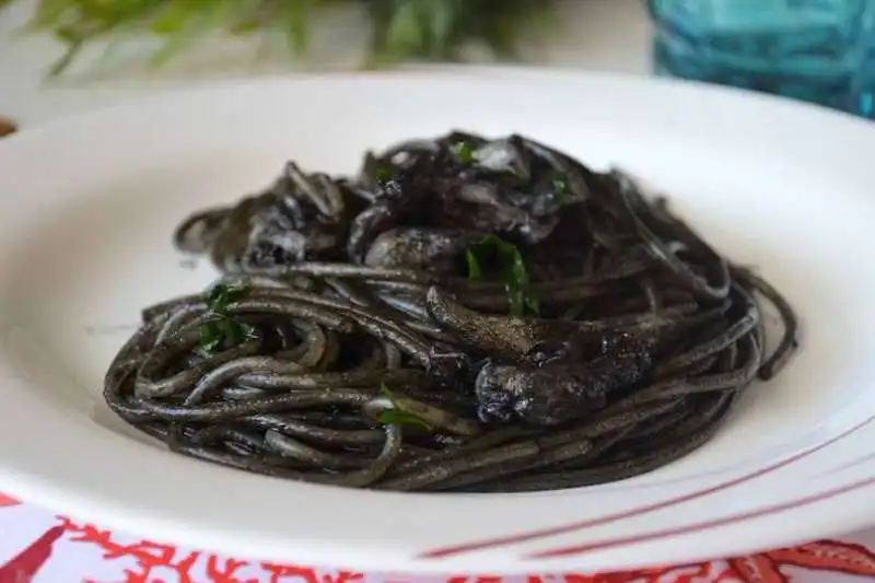 spaghetti al nero di seppia 