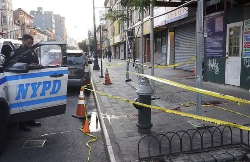 spari al mcdonalds di fulton street a new york   1