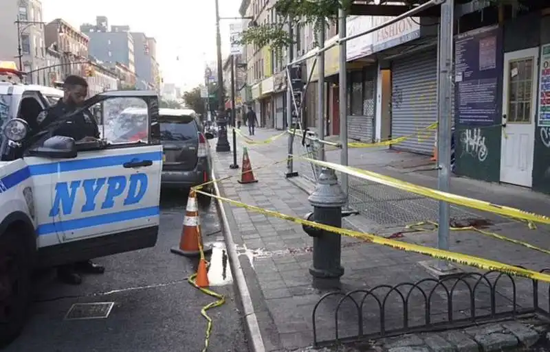 spari al mcdonalds di fulton street a new york   6