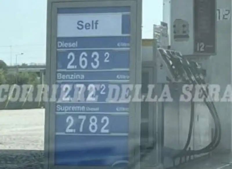 BENZINA A 2,7 EURO SULLA AUTOSTRADA A8 VARESE MILANO