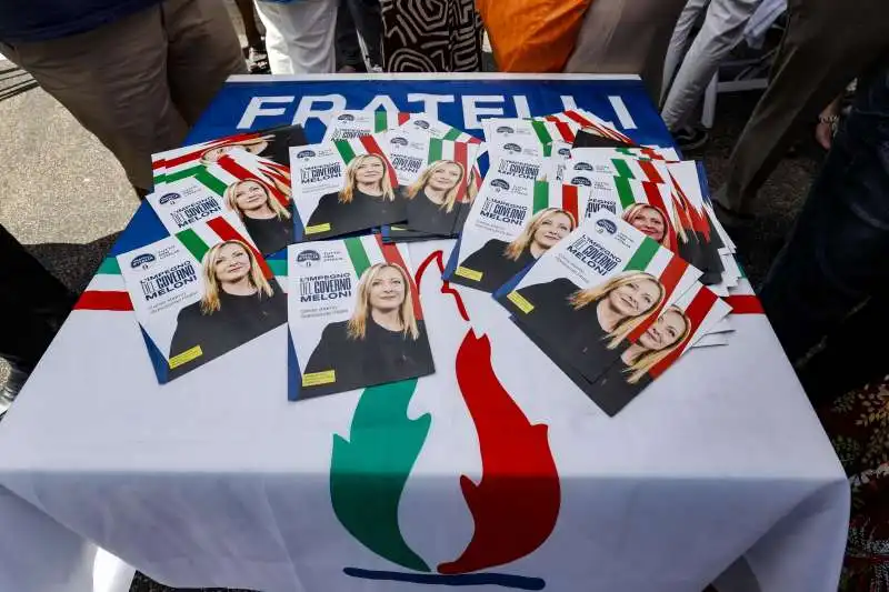 campagna estiva di fratelli d italia 2