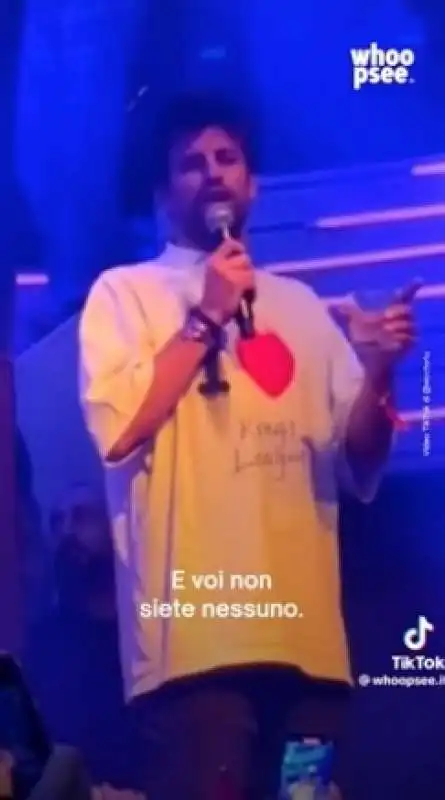 cori contro gerard pique in discoteca 4