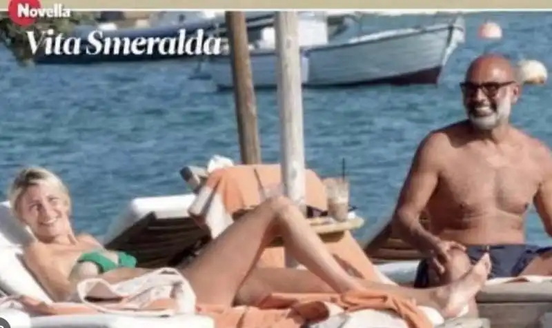 HORMOZ VASFI CON ZOE MALLUCCI IN COSTA SMERALDA - FOTO NOVELLA 2000. 