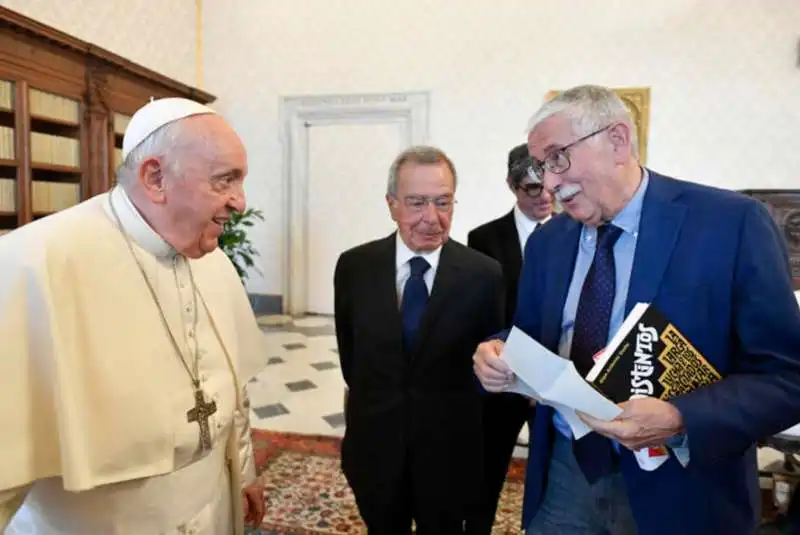 il premio e' giornalismo a bergoglio 2