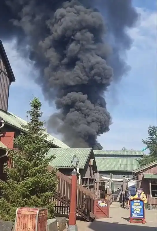 incendio al parco divertimenti europa park di rust, in germania    2