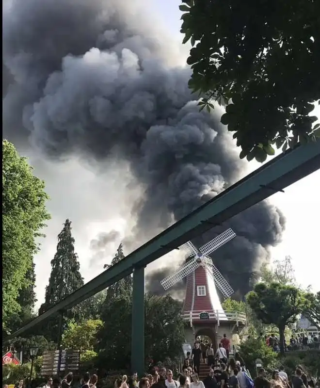 incendio al parco divertimenti europa park di rust, in germania    3