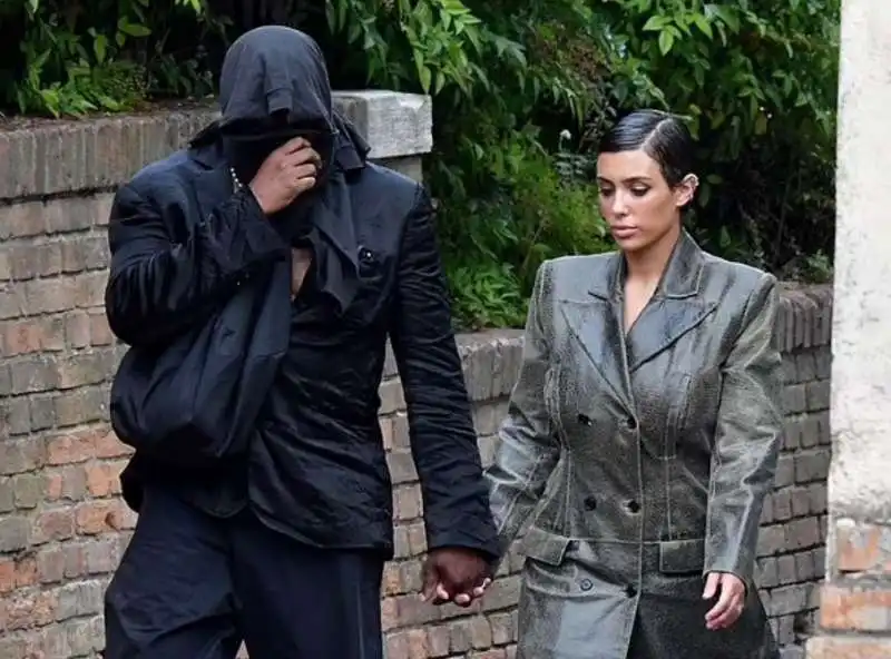 kanye west e bianca censori a venezia 13