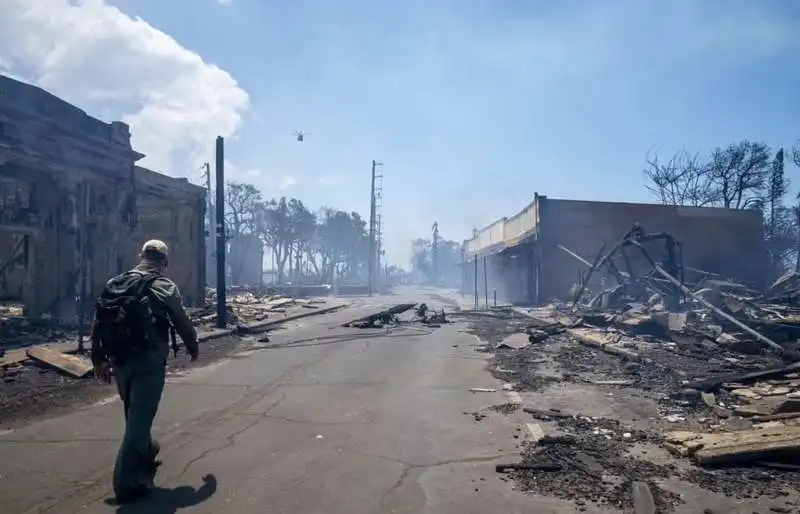 la distruzione dopo gli incendi a lahaina nell isola di maui   hawaii   1