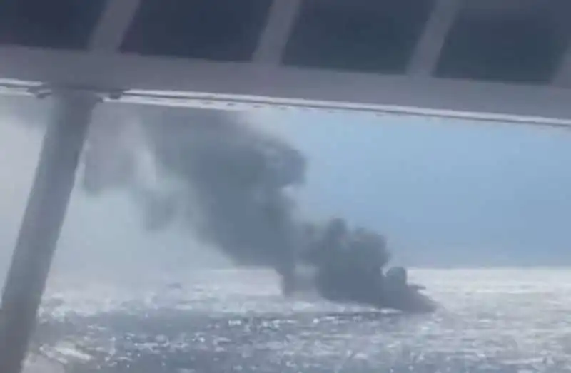 motoscafo prende fuoco a capri   1