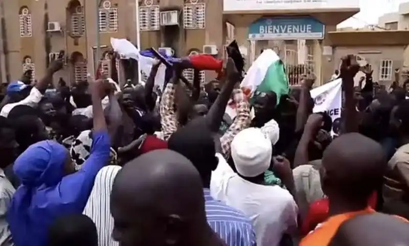 proteste filo russe a niamey   niger 