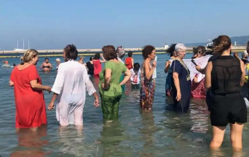 proteste pro burkini al lido pedocin di trieste 4