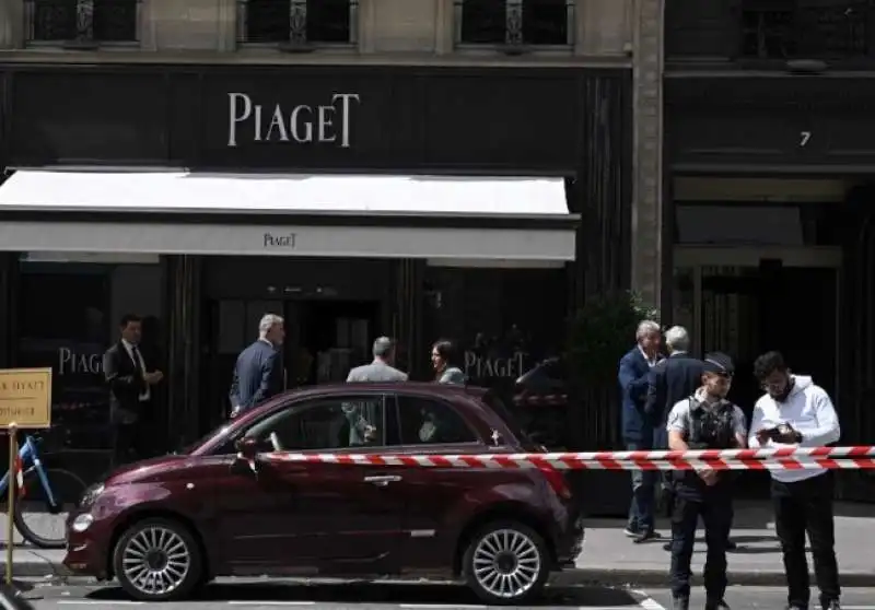 RAPINA ALLA GIOIELLERIA PIAGET DI PARIGI