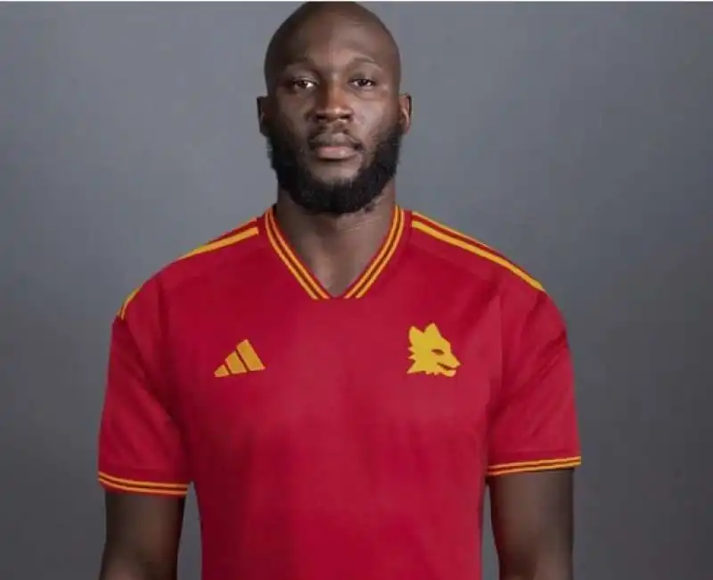 ROMELU LUKAKU CON LA MAGLIA DELLA ROMA - FOTOMONTAGGIO