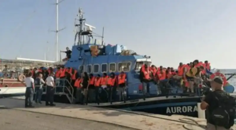 SBARCO DI MIGRANTI A LAMPEDUSA