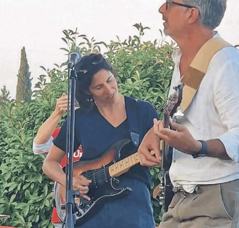 SCHLEIN SUONA LA CHITARRA a castiglione del lago