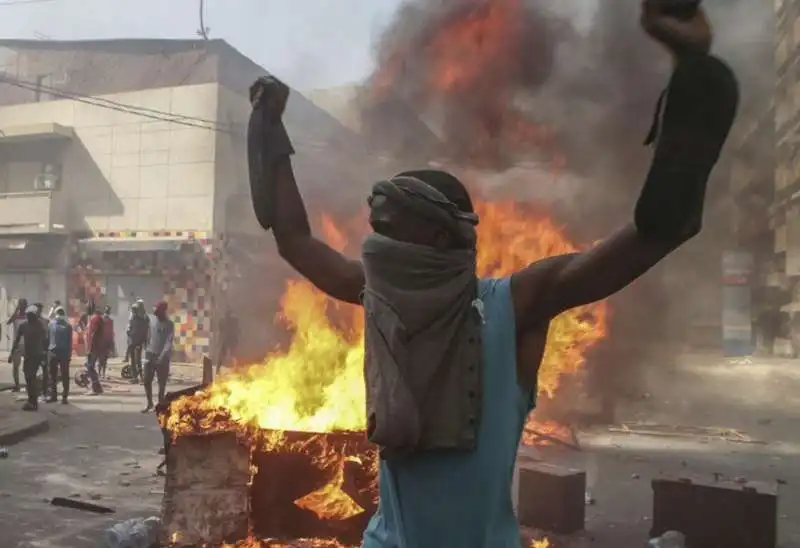 scontri e proteste in senegal   2