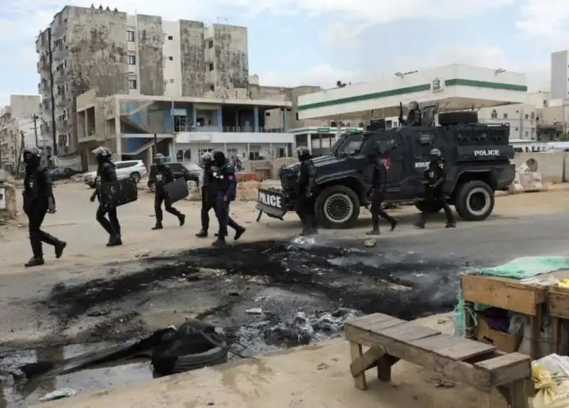 scontri e proteste in senegal   5