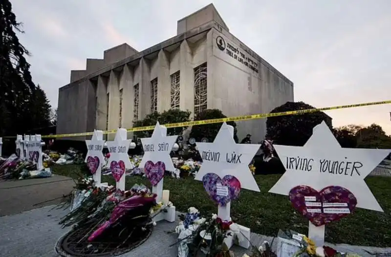 tombe delle vittime della strage di pittsburgh 