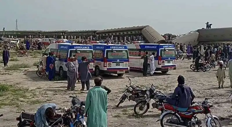 treno deragliato in pakistan   6