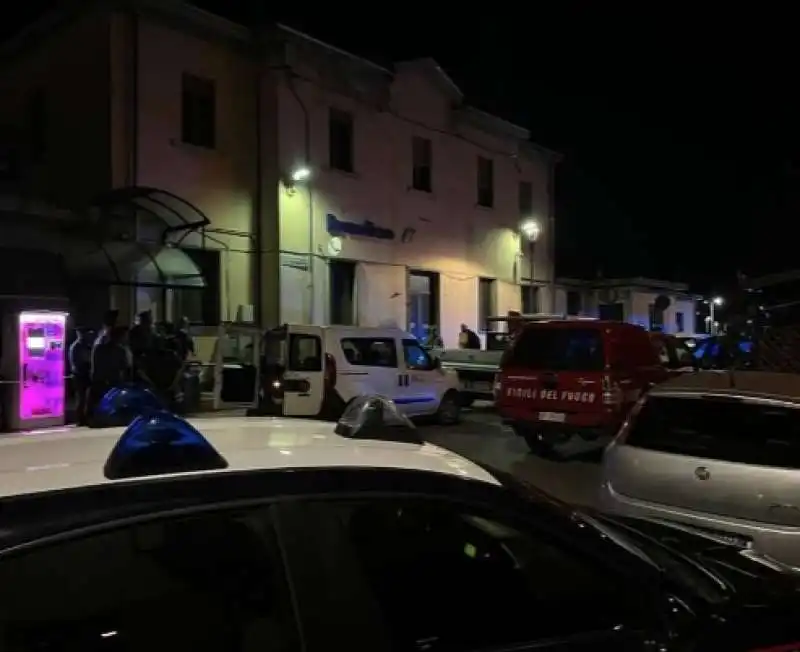 treno uccide cinque operai alla stazione di brandizzo   torino