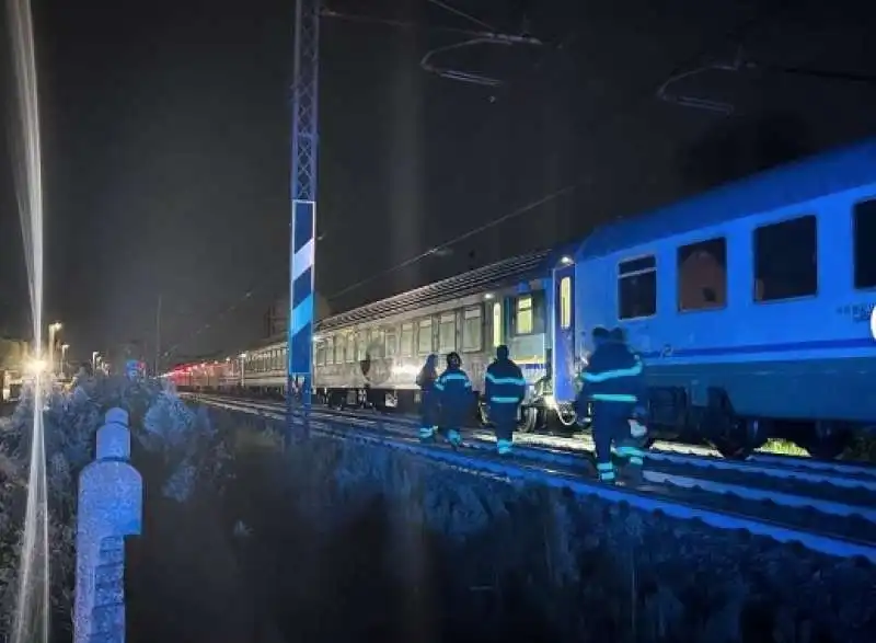 treno uccide cinque operai alla stazione di brandizzo   torino 5