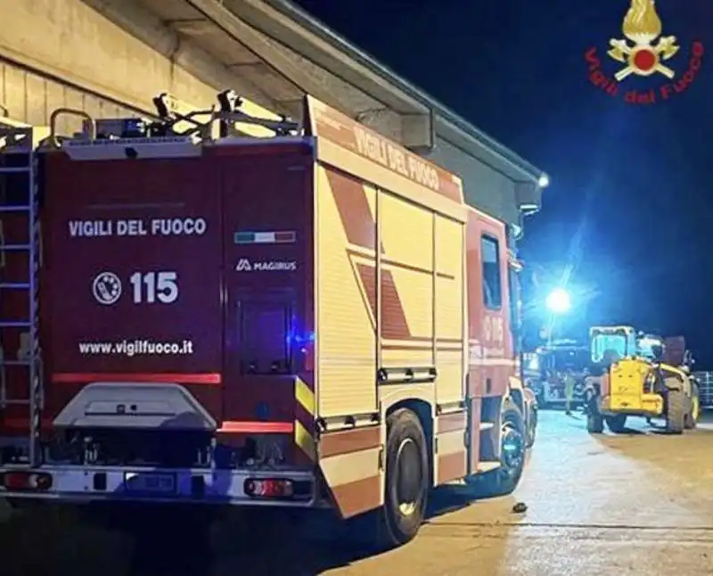 vigili del fuoco nell azienda di giacomo chiapparini 