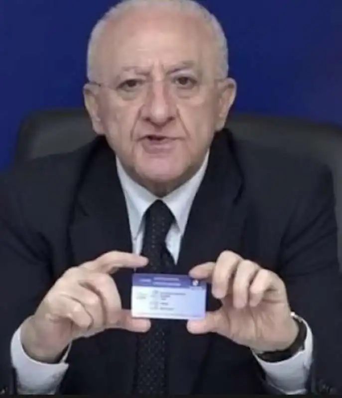 vincenzo de luca e le smart card per il covid 1