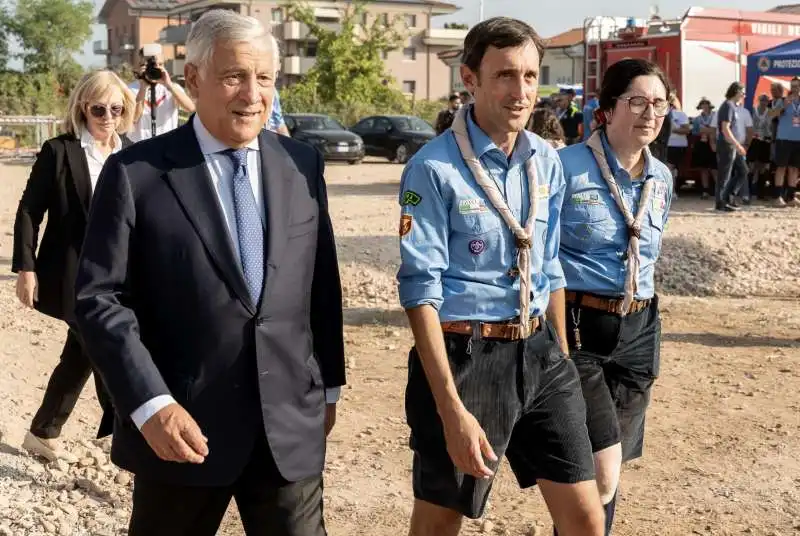 antonio tajani al raduno degli scout a verona 