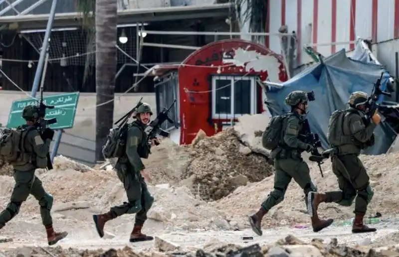 blitz dell esercito israeliano a tulkarem 