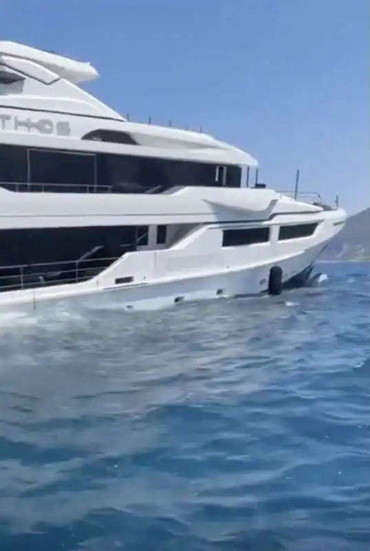 cefalonia, lo yacht ethos rischia di affondare   5