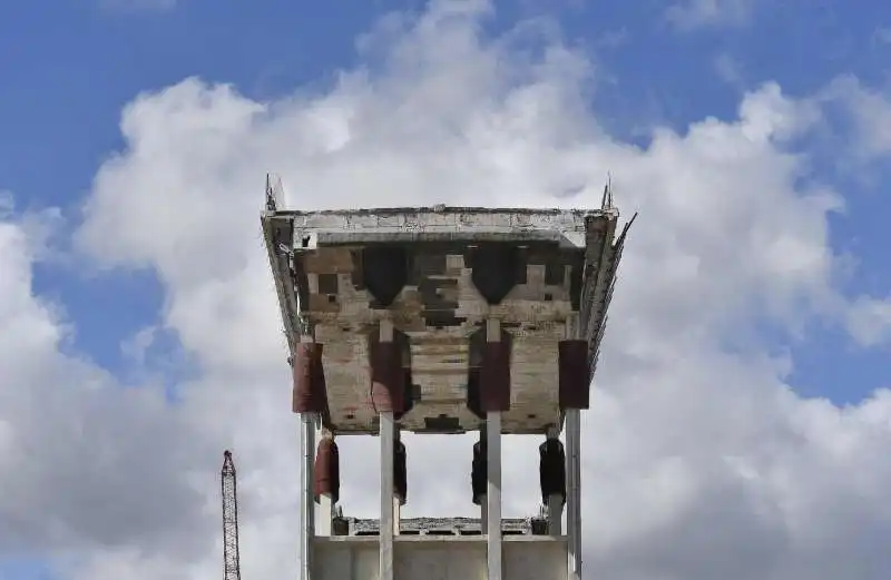 CROLLO PONTE MORANDI GENOVA 